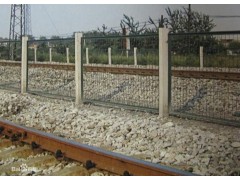 廠家專業(yè)加工生產(chǎn)不易生銹的公路隔離柵-- 安平縣許捷絲網(wǎng)廠銷售部