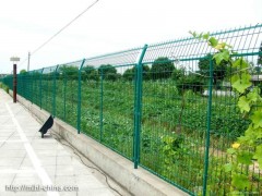 價格便宜的公路隔離柵廠家銷售-- 安平縣許捷絲網廠銷售部