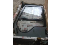 玉柴YC210LC-8挖掘機(jī)駕駛室邊門-- 武漢邁通挖掘機(jī)配件有限公司