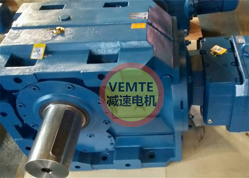 K97RF57DRE112M4轉角錐齒輪減速機帶電機一體式-- 成都世樂益民環保科技有限公司