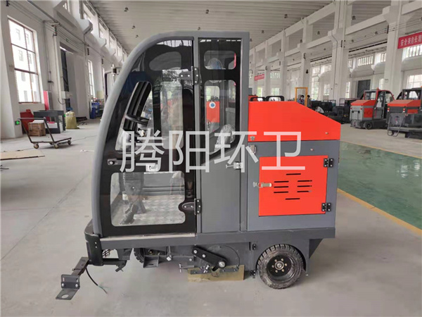 山東騰陽環衛TY-1900型電動駕駛式掃地車-- 山東騰陽環衛設備有限公司